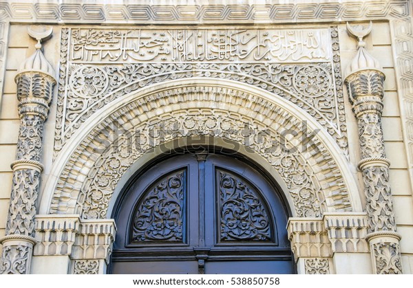 Old Gates Closed Steel Doors Ancient Stockfoto Jetzt