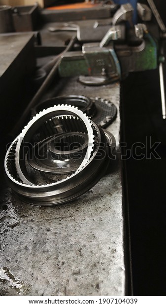 
old gear, gearbox,
bearing, gear wheel