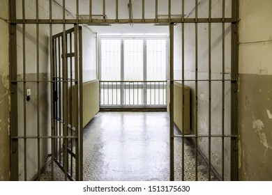 牢屋 の画像 写真素材 ベクター画像 Shutterstock