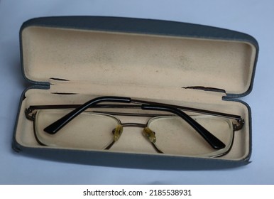 Old Glasses Are In An Old Eyeglass Case