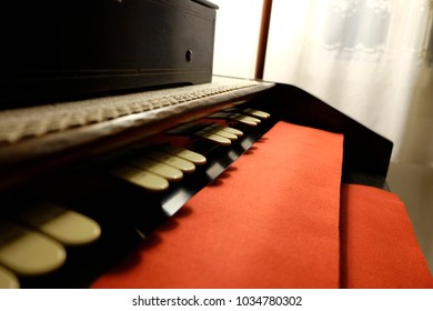 Old Hammond organ, with red fabric