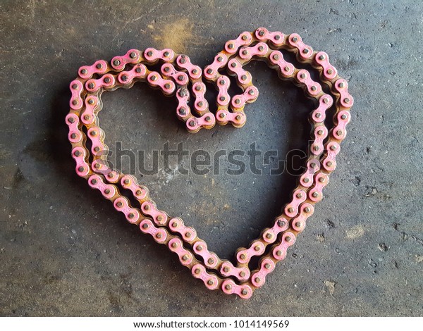 Old\
heart car chain transfer to mechanics has great\
value