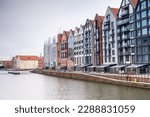 Old historic tenement houses and old granaries along the Motława river in the morning