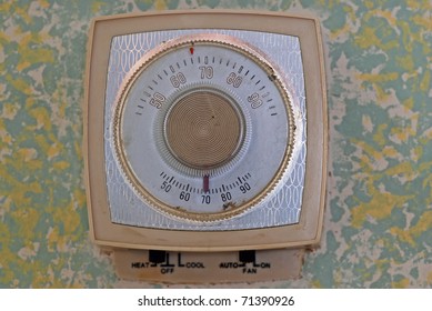 Vintage Montr\u00e9al Quebec Thermostat Home D\u00e9cor  Wall Plaque