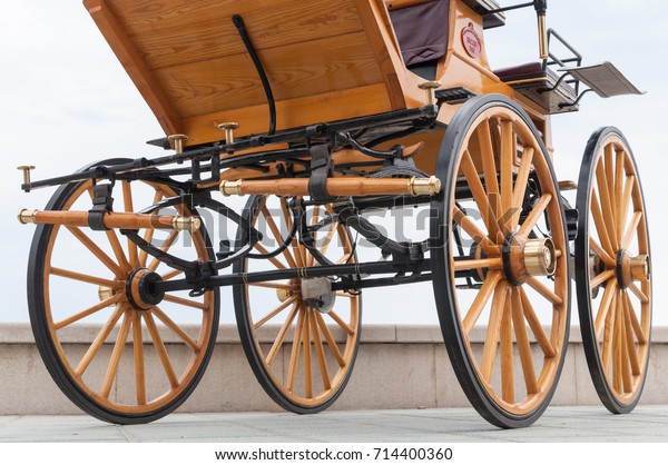 old horse\
cart