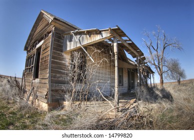 An Old House In The Middle Of Nowhere In Texas Under A Pristine Sky