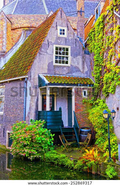 Old\
house on the bank of the channel in Delft,\
Holland