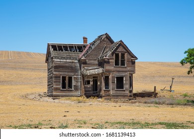 Old House, Spooky House, Scary Abandoned Building In Countryside Setting