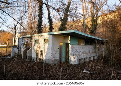 Old House. White, Dirty Walls. Abandoned House. Messy Yard.