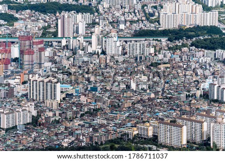 Old houses and new apartments in Seoul City