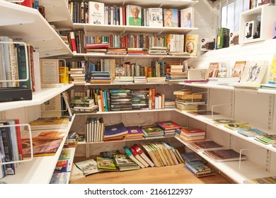 Old Hunstanton, Norfolk, UK 06 08 2022 Book Shop Interior Scene