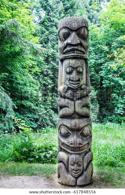 Old Inuit Totem Pole Alaskan Forest库存照片617848556 | Shutterstock