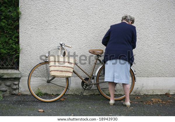old lady bicycle