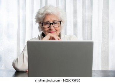 old lady glasses computer