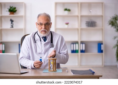 47,442 Old Male Doctor Images, Stock Photos & Vectors | Shutterstock