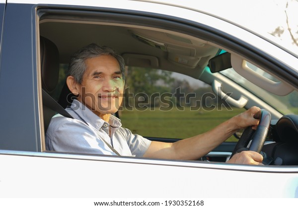 an\
old man driving a car                             \
