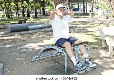 Old man exercise sit up.