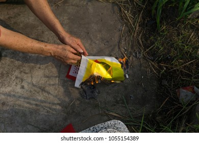 The Ghost Ancestor Offerings for Funerals Qingming Festival Tomb Sweeping Day Chinese Paper Money Chinese Fake Hell Heaven Bank Notes//Money