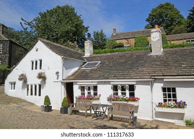 Old Medieval Public House Ripponden West Stock Photo 111317633 ...