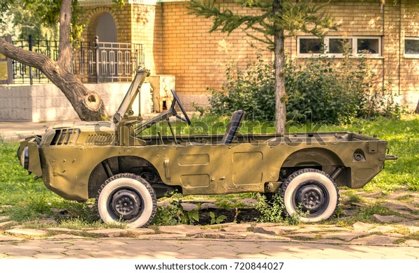 Old military car,\
old army transport car.