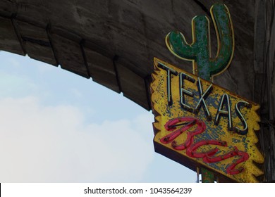 Old Neon Sign Of A Bar In Cais Do Sodré Lisbon, Texas Bar Abandoned