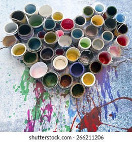 Old paint cans and colors colorful Arranged in a heart shape Ready to be Disposed