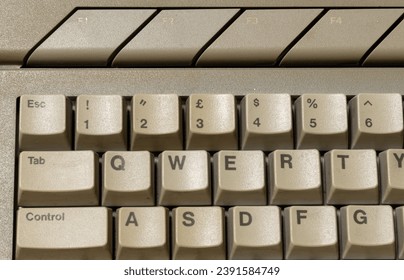 Old PC 16-bit computers, primitive computers from the 1980s and 1990s