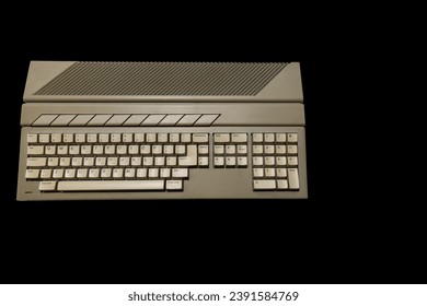 Old PC 16-bit computers, primitive computers from the 1980s and 1990s