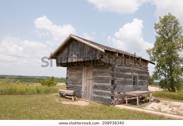 Old Pioneer Log Cabin Rural Iowa Stock Photo Edit Now 208938340