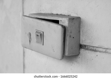 Old Power Switch, Dangerous To Use Should Be Repaired Or Destroyed