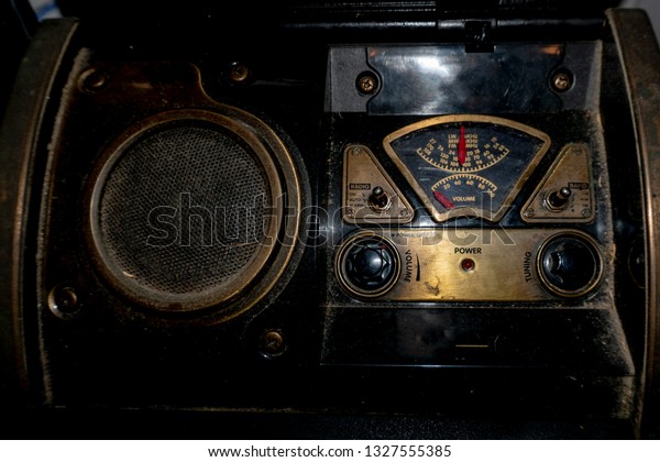 old radio detail close\
up