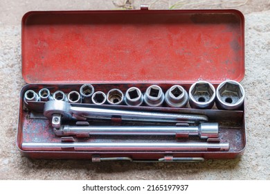 Old Ratcheting Socket Wrench Set - In Workshop