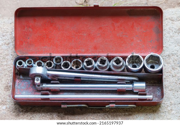 Old ratcheting\
Socket Wrench Set - in\
workshop