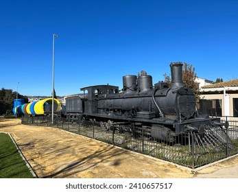 Vieja locomotora de vapor restaurada 