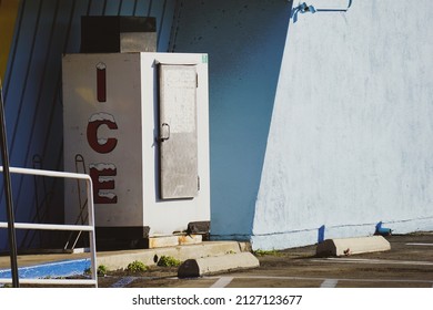 Old Retro Urban Ice Machine