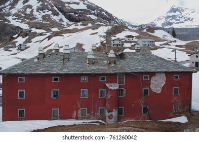 Old Roadhouse. Village Of Stuetta Near The Splügen Pass, Italy