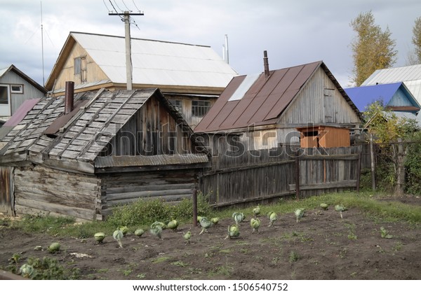 Old\
russian house architecture street autumn\
countryside