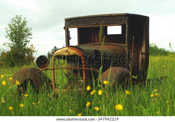 Old Rusted Car Body\
Abandon in the Field.