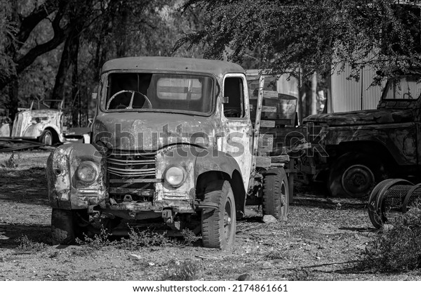 An old rusted truck left to rot on\
the Rubyvale sapphire gemfields Queensland\
Australia.