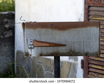 Old Rusted Us Mail Box Detail