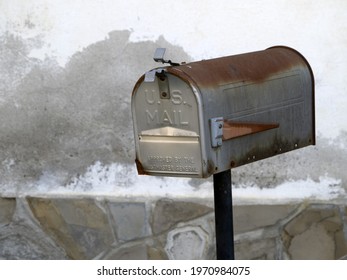 Old Rusted Us Mail Box Detail