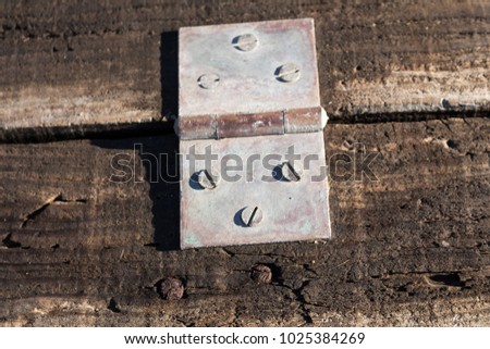 Old rusty hindge
