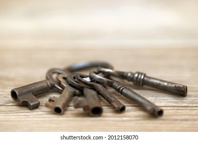 old rusty keys, old keys, closeup