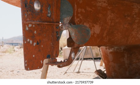 Old rusty propeller screw of sailing yacht before repair