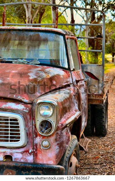 Old rusty\
truck