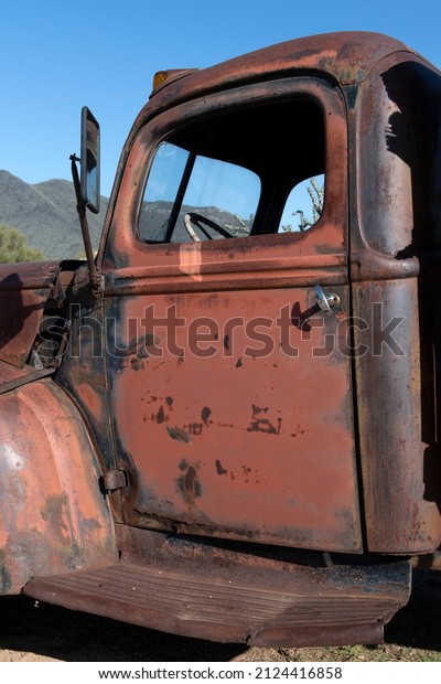 An old rusty truck\
door