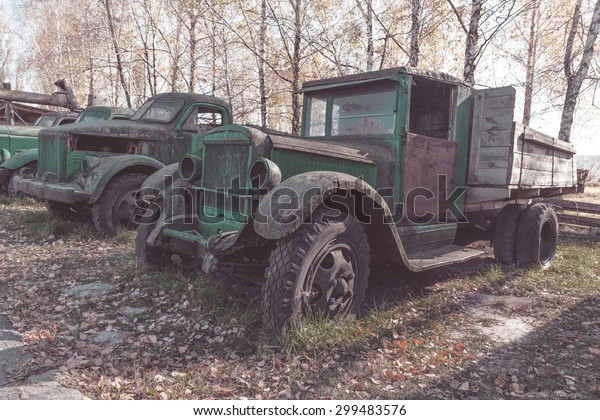 old rusty truck , vintage
photo 