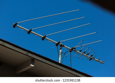 767 Old School Antenna Images, Stock Photos & Vectors 