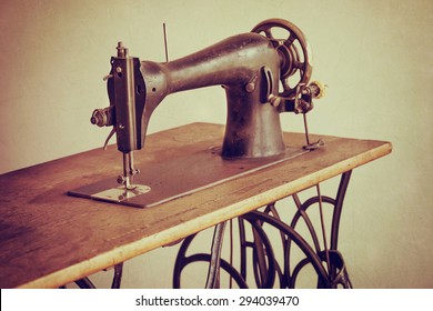 10,633 Antique sewing machine Images, Stock Photos & Vectors | Shutterstock