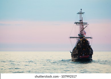 Pirate Ship Open Sea Sunset Stock Photo 1123137131 | Shutterstock